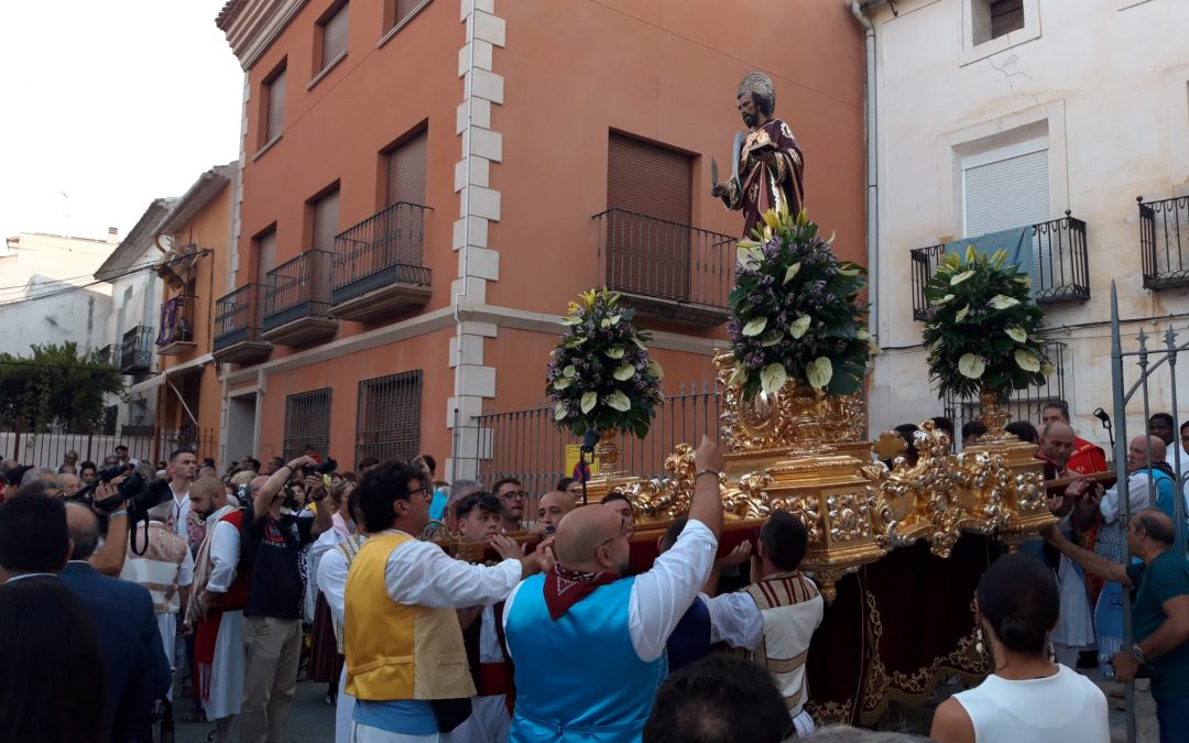 Traslado de San Bartolomé previo al Pregón de la Feria y Fiestas 2024 en su honor.